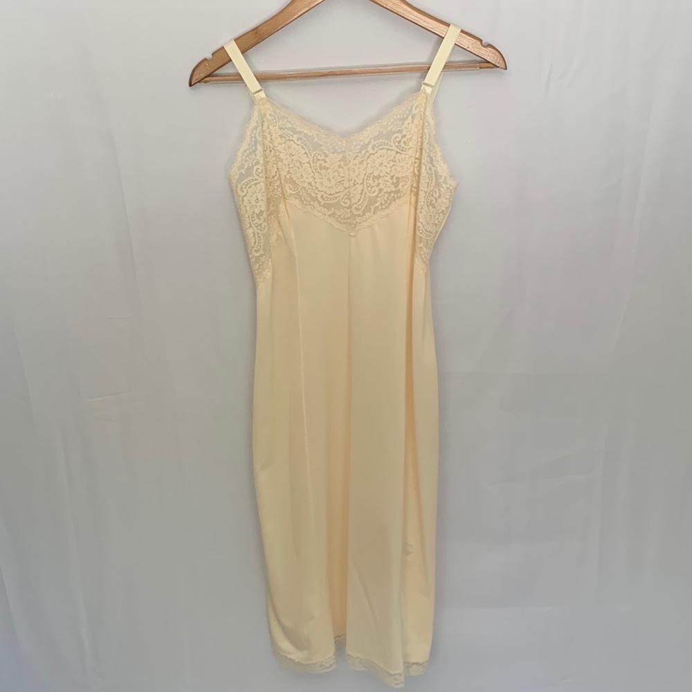 Vintage Wonder Maid ILGWU Lace Trim Cream Off White Slip Small Size 34